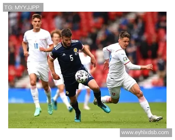 皮尔森与奥洛莫茨的精彩对决揭示足球战术与团队合作的魅力