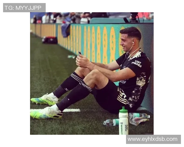 马丁内斯的传奇之路：从草根球员到世界足球明星的蜕变与奋斗